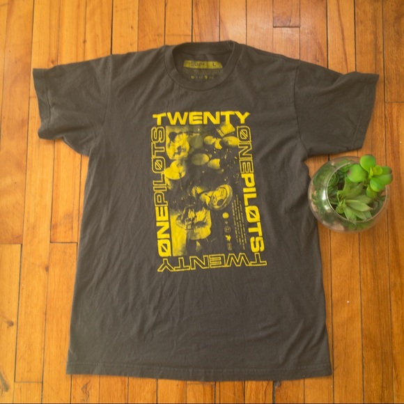 SOLD - 21 Pilots Band Shirt - Picture 2 of 3